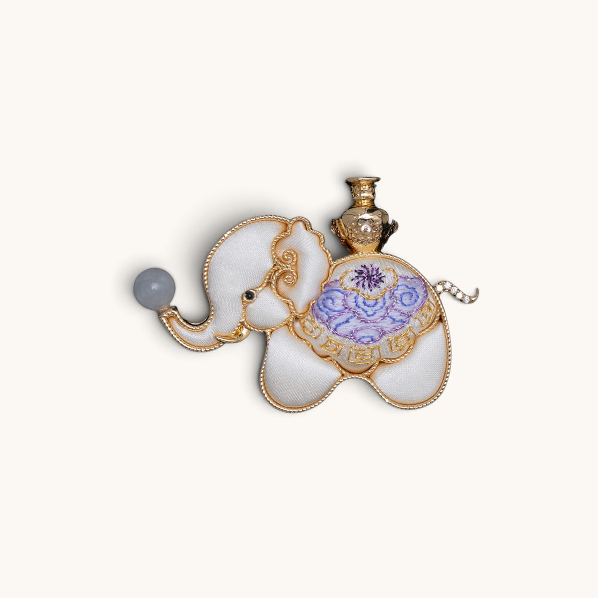 Front view of white elephant Su-embroidery brooch