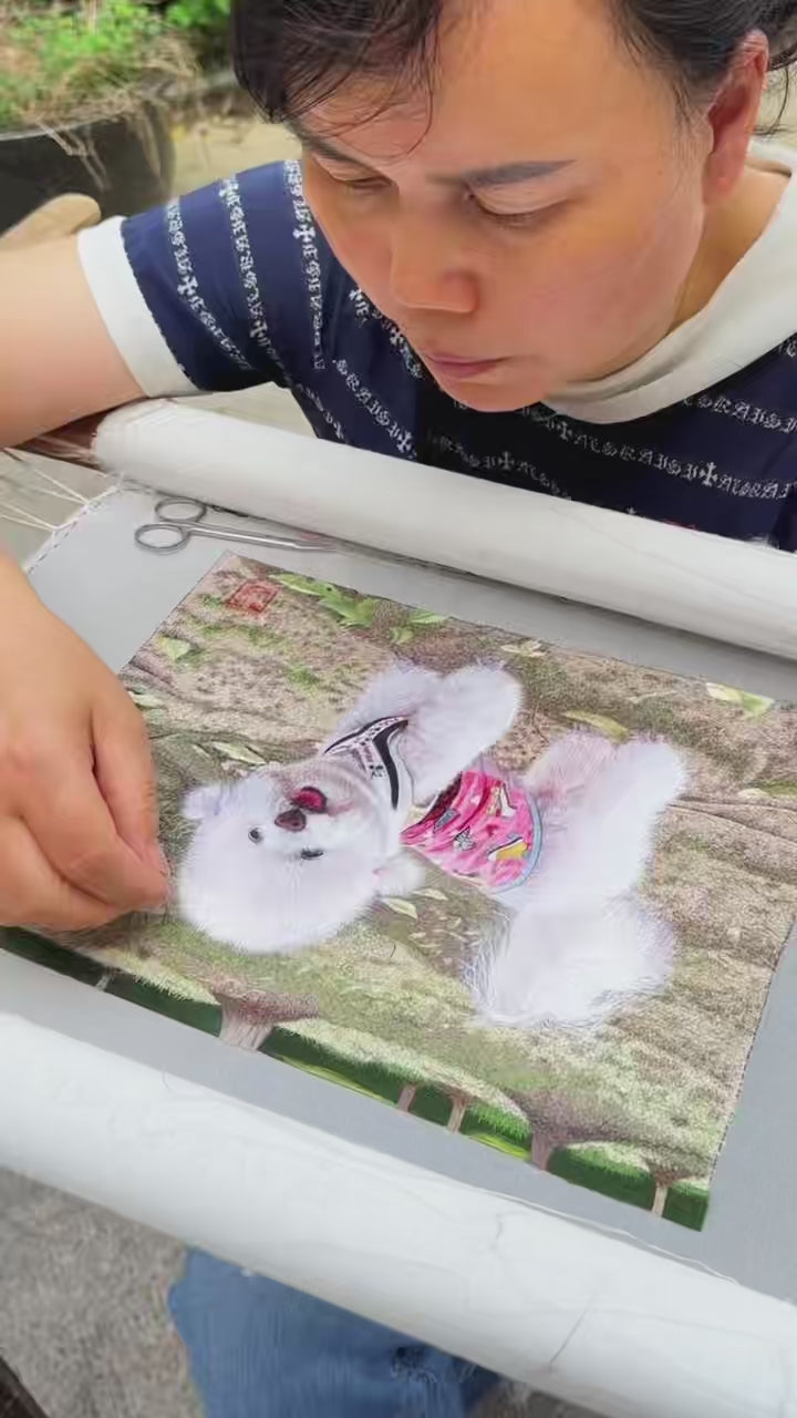 Custom Teddy Portrait – Hand-Stitched Su Embroidery